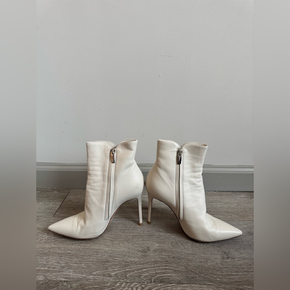 Authentic Gianvito Rossi White Genuine Leather Ankle High Heel Point Toe Boots - Picture 2 of 10